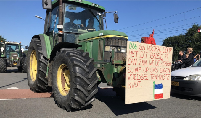 Hollanda'da çiftçi protestoları: 100'den fazla gözaltı var