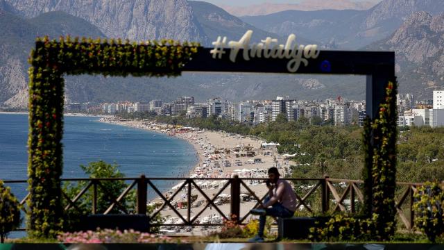 Antalya'ya gelen turist sayısı 8 milyonu geçti