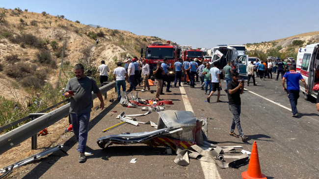 Gaziantep'te katliam gibi kaza: 2'si gazeteci 15 kişi öldü