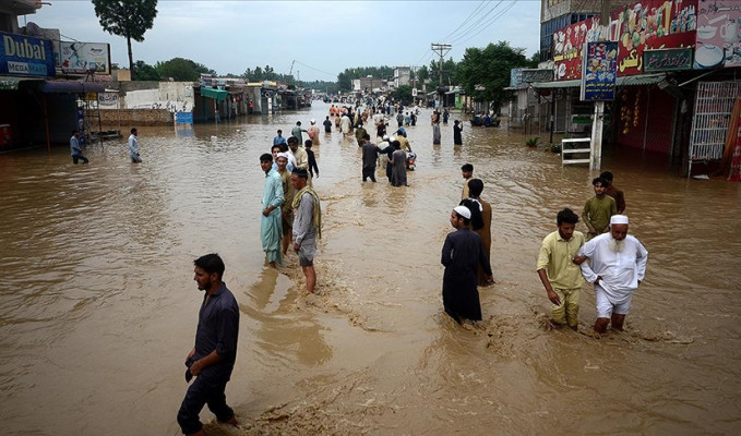 Pakistan'da şiddetli yağışlar sebebiyle ölenlerin sayısı 1000'i aştı