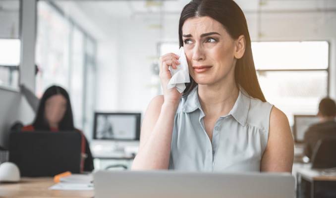 İş yerinde ağlamak sağlıklı bir davranış mı?