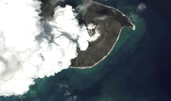 NASA: Tonga'daki yanardağ 58 bin olimpik havuzluk su buharı püskürttü
