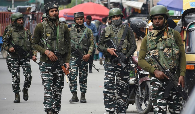 Hint polisi, Cammu Keşmir'de onlarca Şii'yi gözaltına aldı