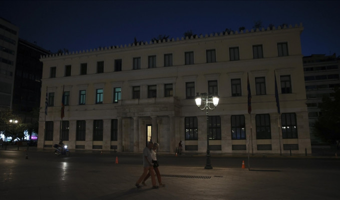 Atina Belediyesi binasında enerji tasarrufu için ışıklandırmaya sınırlama