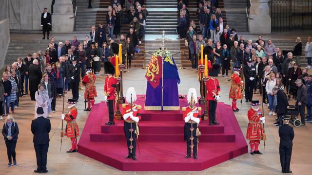 Kraliçe 2. Elizabeth'in resmi cenaze töreni yapıldı