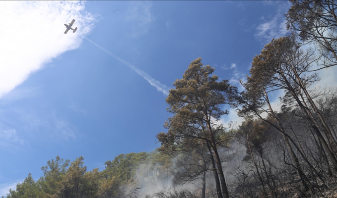 Marmaris'teki orman yangınına müdahale devam ediyor