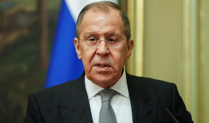 Lavrov: Batı, Ukrayna’da çatışmalara taraf oluyor