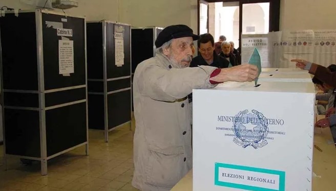  İtalya'da oy kullanma işlemi başladı