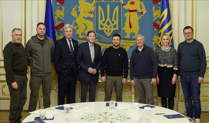 ABD'li senatör heyetinden Kiev'e ziyaret