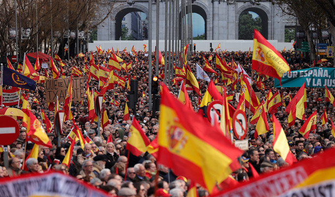 İspanya'da aşırı sağcılardan hükümet karşıtı gösteri