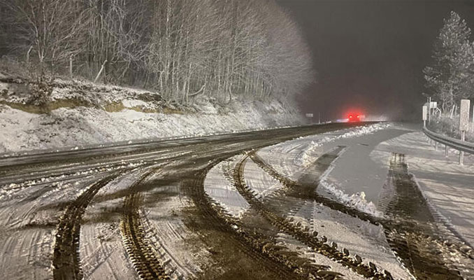 Kütahya'da kar yağışı: Kocayayla geçidi beyaza büründü