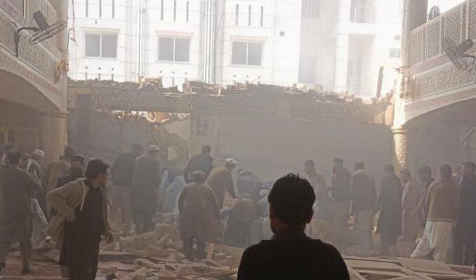 Pakistan’da camiye bombalı saldırı: 28 ölü 150 yaralı