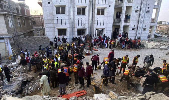 Pakistan'da bir camiye intihar saldırısında ölü sayısı 59'a yükseldi