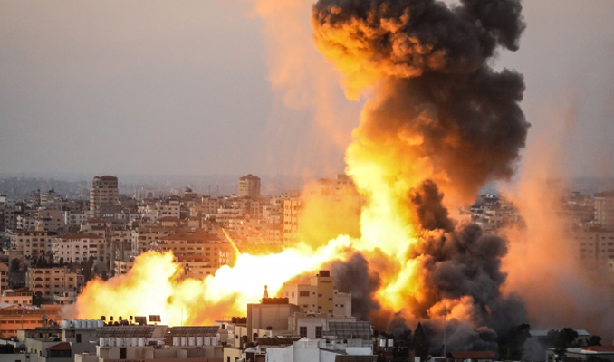 İsrail Gazze'de hastaneye saldırdı: En az 500 ölü