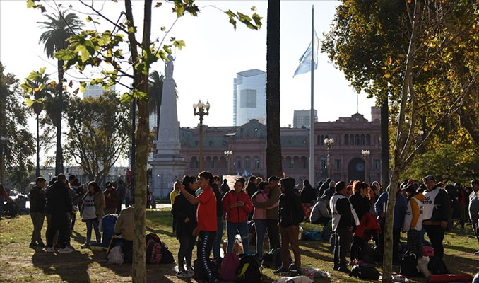 Arjantin  ekonomik krizin gölgesinde seçime gidiyor