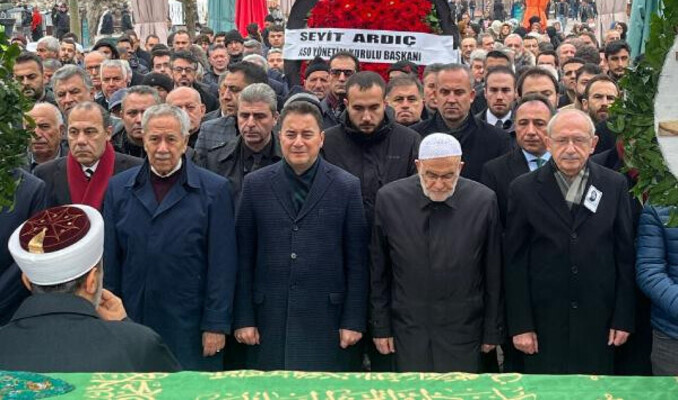 Ali Babacan'ın annesinin cenazesi toprağa verildi