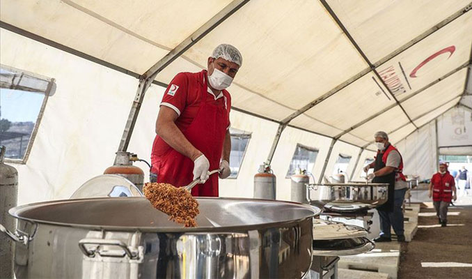 Türk Kızılay: Günde 3 milyon 650 bin kişilik yemek çıkıyor