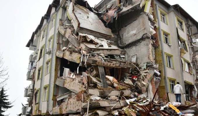 Gaziantep’te hasarlı binalara giriş yasaklandı