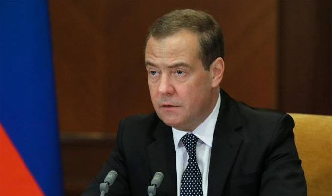 Dmitriy Medvedev'den nükleer silah yorumu