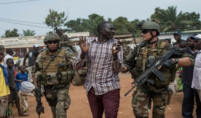 Fransa'dan Afrika'daki askeri üsleri azaltma kararı
