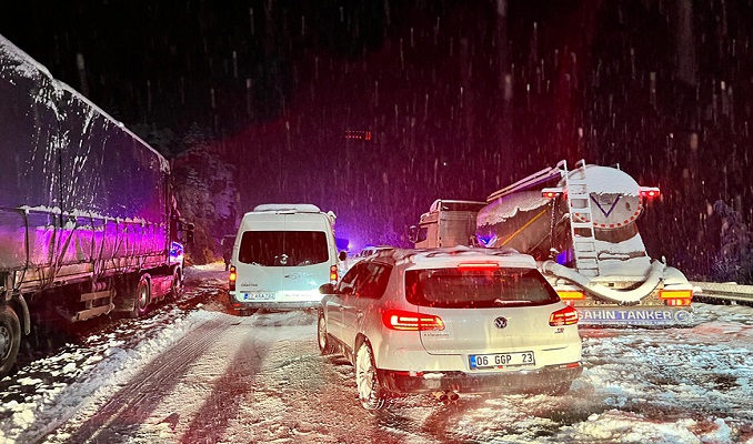 Antalya-Konya kara yolu trafiğe kapatıldı!