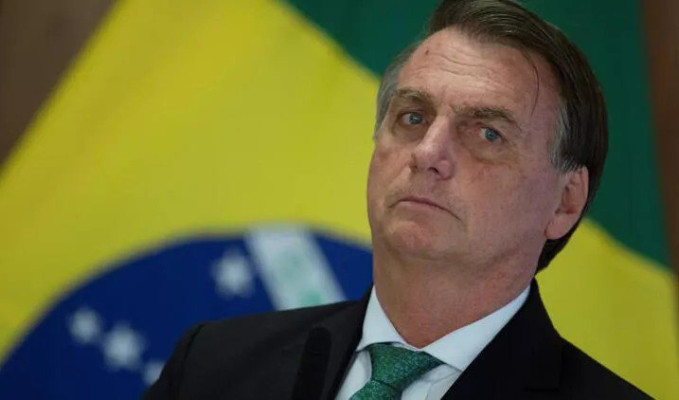 Bolsonaro'ya mücevherleri iade etmesi için 5 gün süre