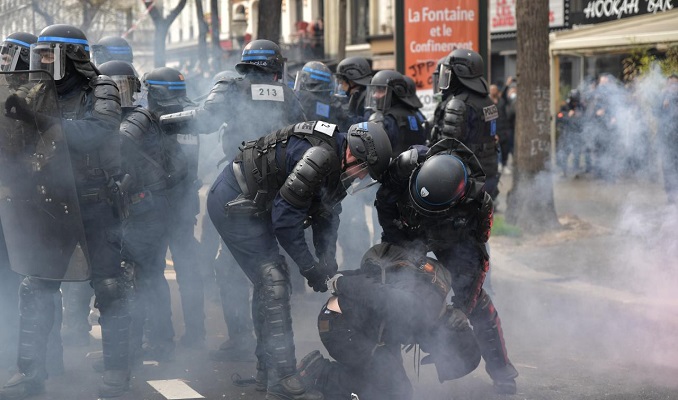 Fransa'da ortalık karıştı: 1 milyondan fazla kişi sokağa indi