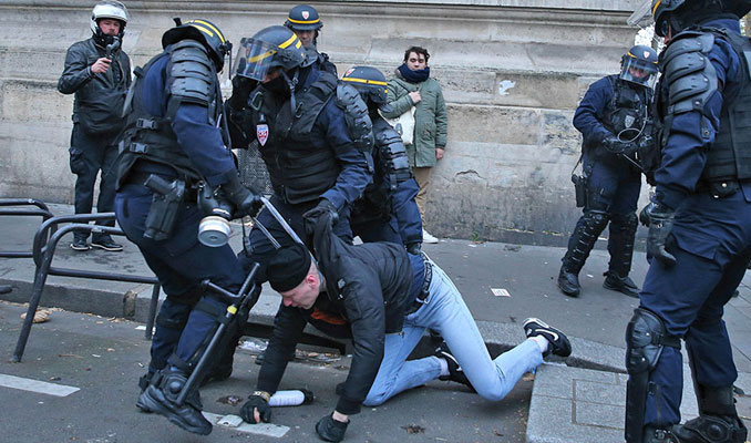 Fransız dernek: Göçmenlere yıllardır şiddet uygulanıyor