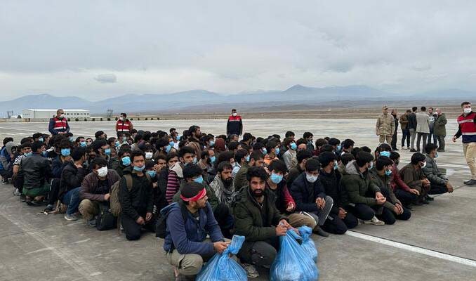 138 Afgan göçmen ülkelerine geri gönderildi