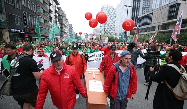 Belçika'da işçiler greve gitti