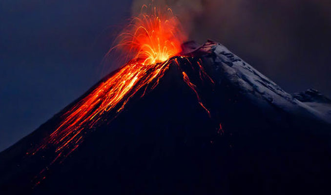Filipinler'deki Mayon Yanardağı patladı