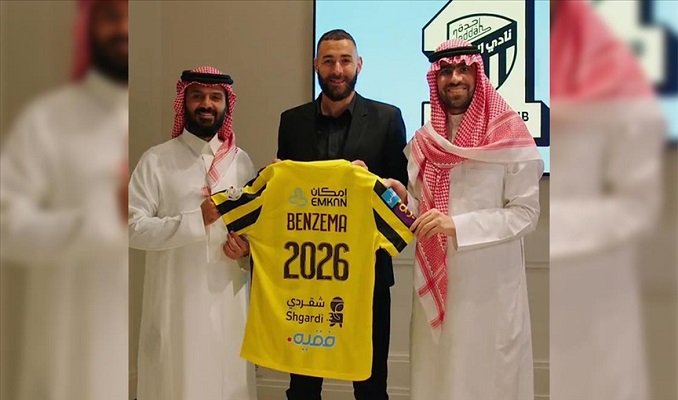 Yıldız futbolcu Benzema Suudi Arabistan'a transfer oldu