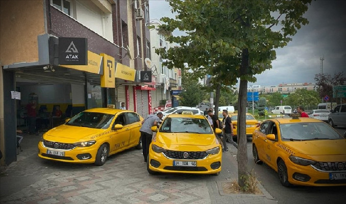 İstanbul'da taksiciler taksimetrelerini güncelliyor!