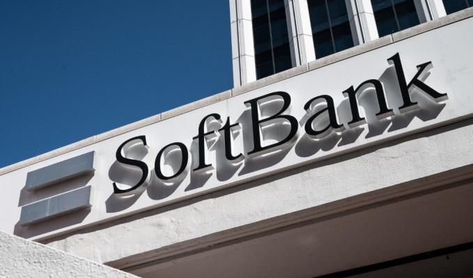 SoftBank net zararını düşürdü