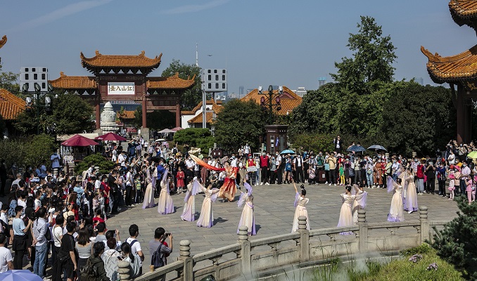 Çin'de Yeni Ay Yılı tatilinde 632,7 milyar yuan turizm geliri