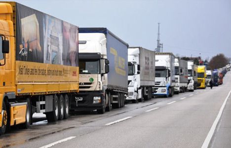 Bulgar kamyoncular Türkiye sınırını kapattı