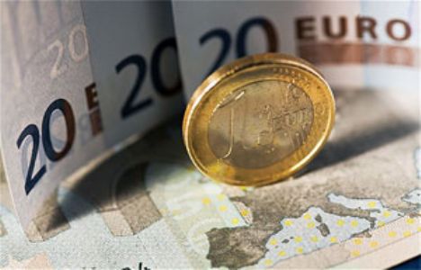 Dolar çıktı euro düştü