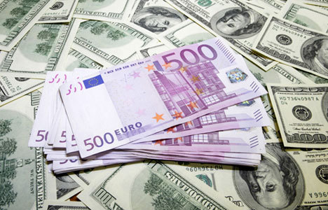 Dolar düşüşle euro yükselerek başladı