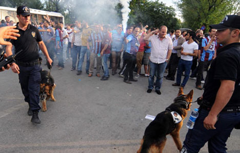 Trabzonsporlular saldırdı