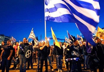 Yunanistan baskıdan kurtulamadı