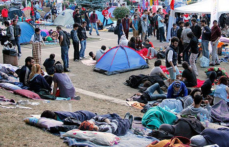 Gezi Parkı'nda 'uyku' gözaltısı