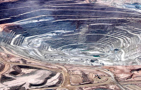 Dünyanın en büyük bakır madeninde grev