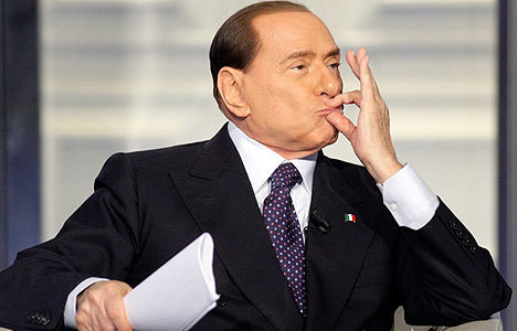 Putin'den Berlusconi'ye yardım eli
