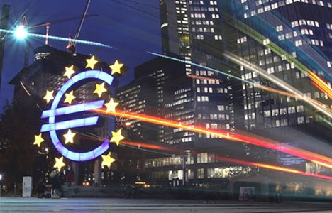 Euro Bölgesi'nin faiz yükü altında eziliyor