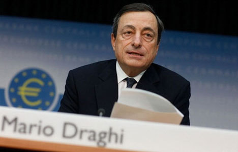 Merkel'den Draghi'ye övgü