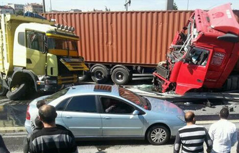 TEM'de trafiği felç eden kaza