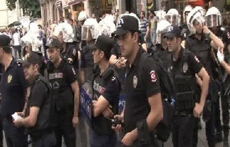 Taksim'de gerginlik: 3 gözaltı