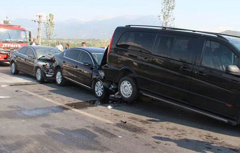 Başbakan'ın konvoyunda kaza