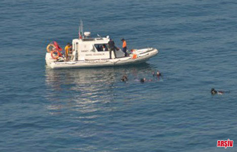 Çeşme'de kaçak göçmen taşıyan tekne battı