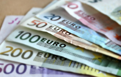 Euro 1.27'nin altına geriledi